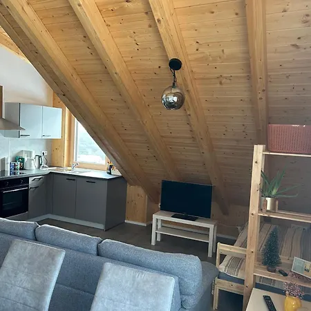 Holzliebe Mit Donaublick